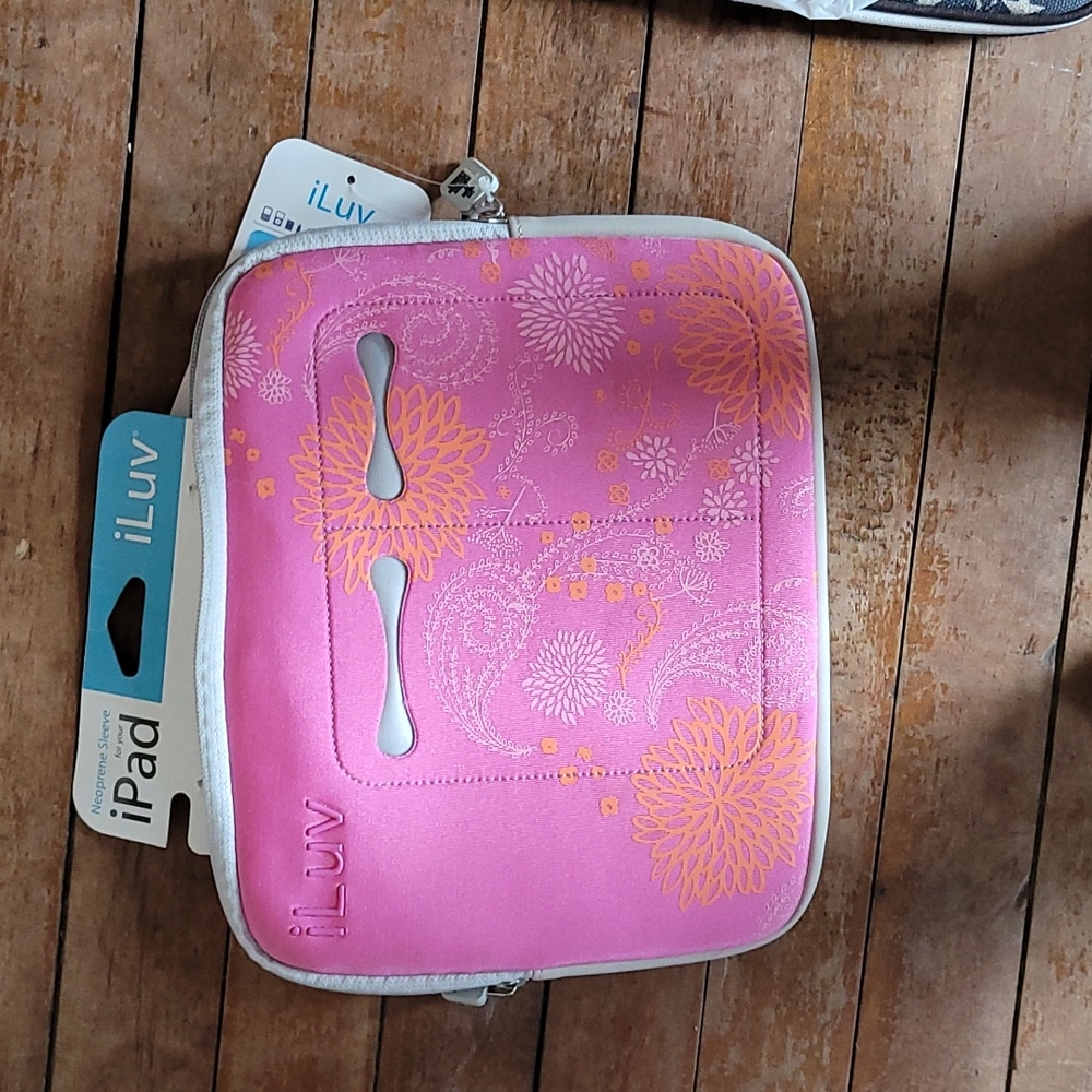 BNWT  iPad sleeve